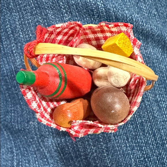Steinbach Wooden Miniature Picnic Basket with Accessories Ornament - Picture 2 of 4